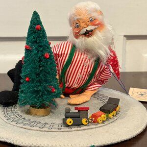 🎄 Annalee “Time Out” Santa Claus Doll – Toy Train Holiday Scene – Vintage